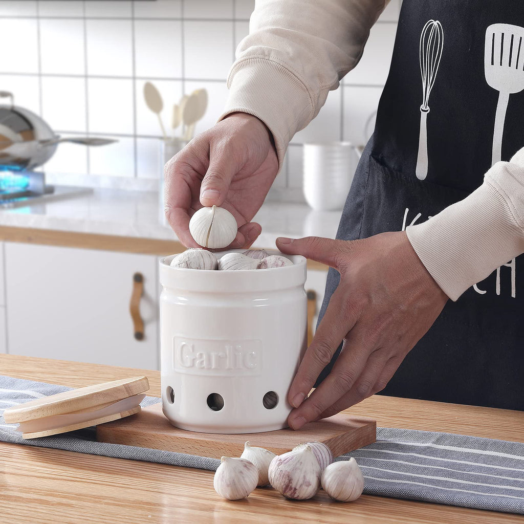 Porcelain Garlic Keeper with Lid 4.5-Inch I286