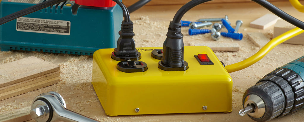 Metal Power Supply Adapter Block with 4 Outlets And Lighted Switch, 4-foot Cord Q377