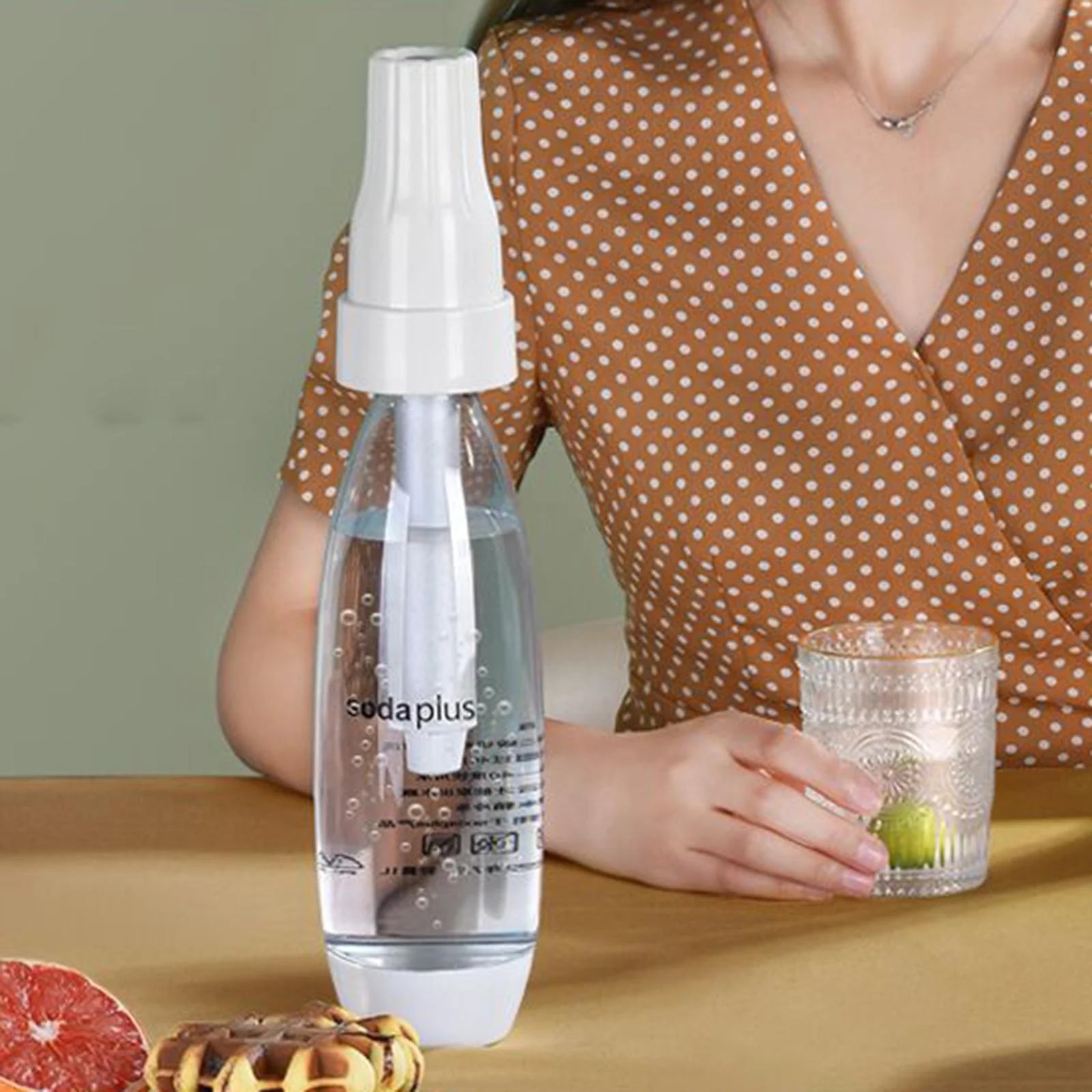 Portable Sparkling Water Bottle Machine for CO2 Cylinder Canister Seltzer Carbonated Water D18387