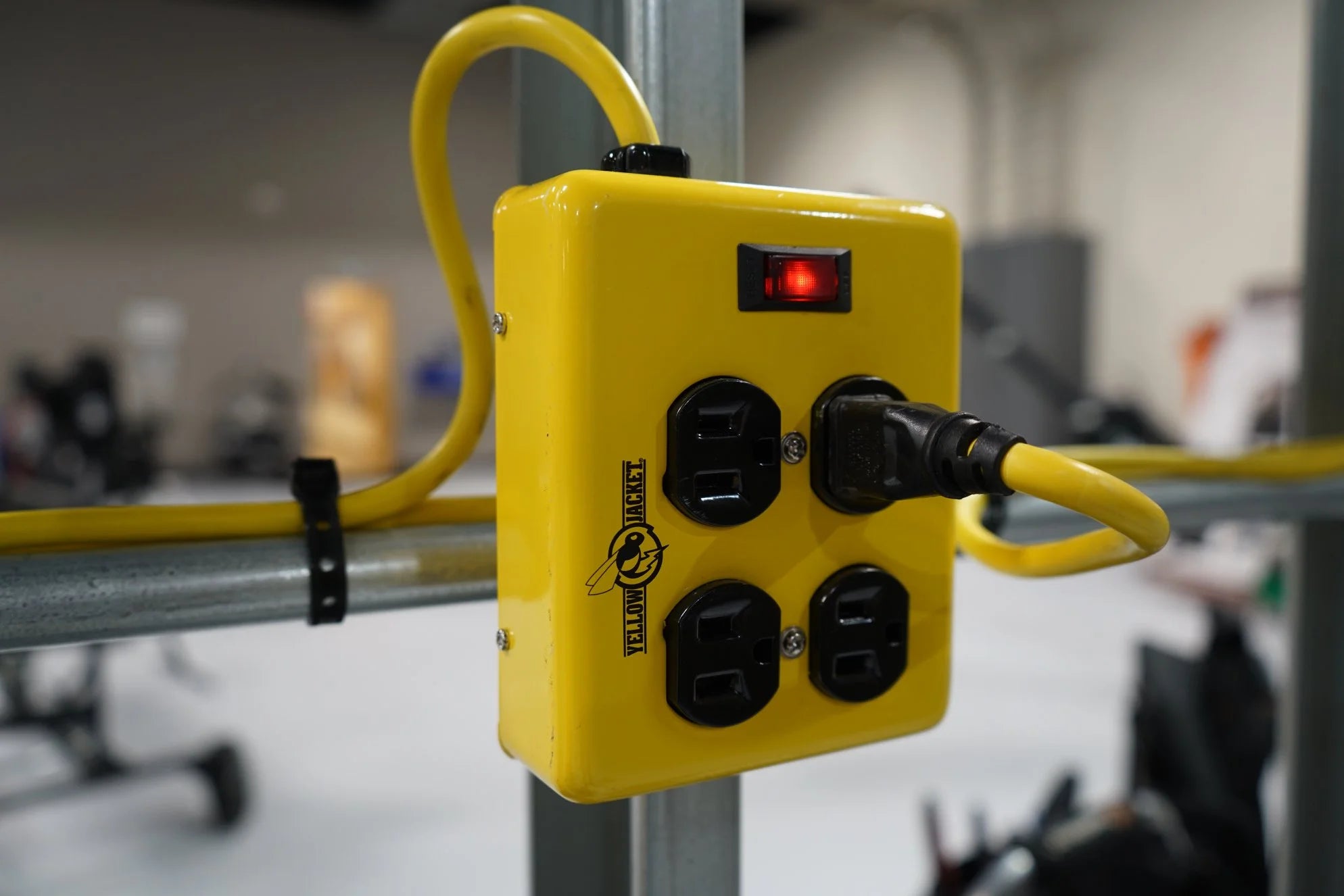 Metal Power Supply Adapter Block with 4 Outlets And Lighted Switch, 4-foot Cord Q377