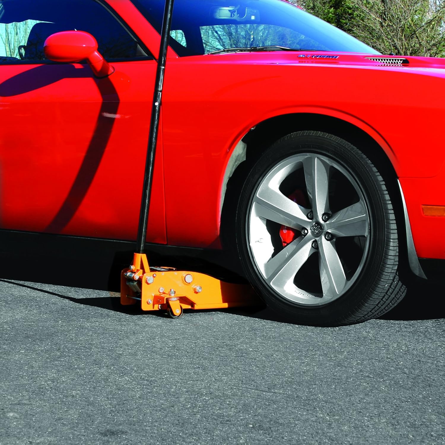3.5-Ton Capacity Low-Profile Swiveling Floor Jack Z18624