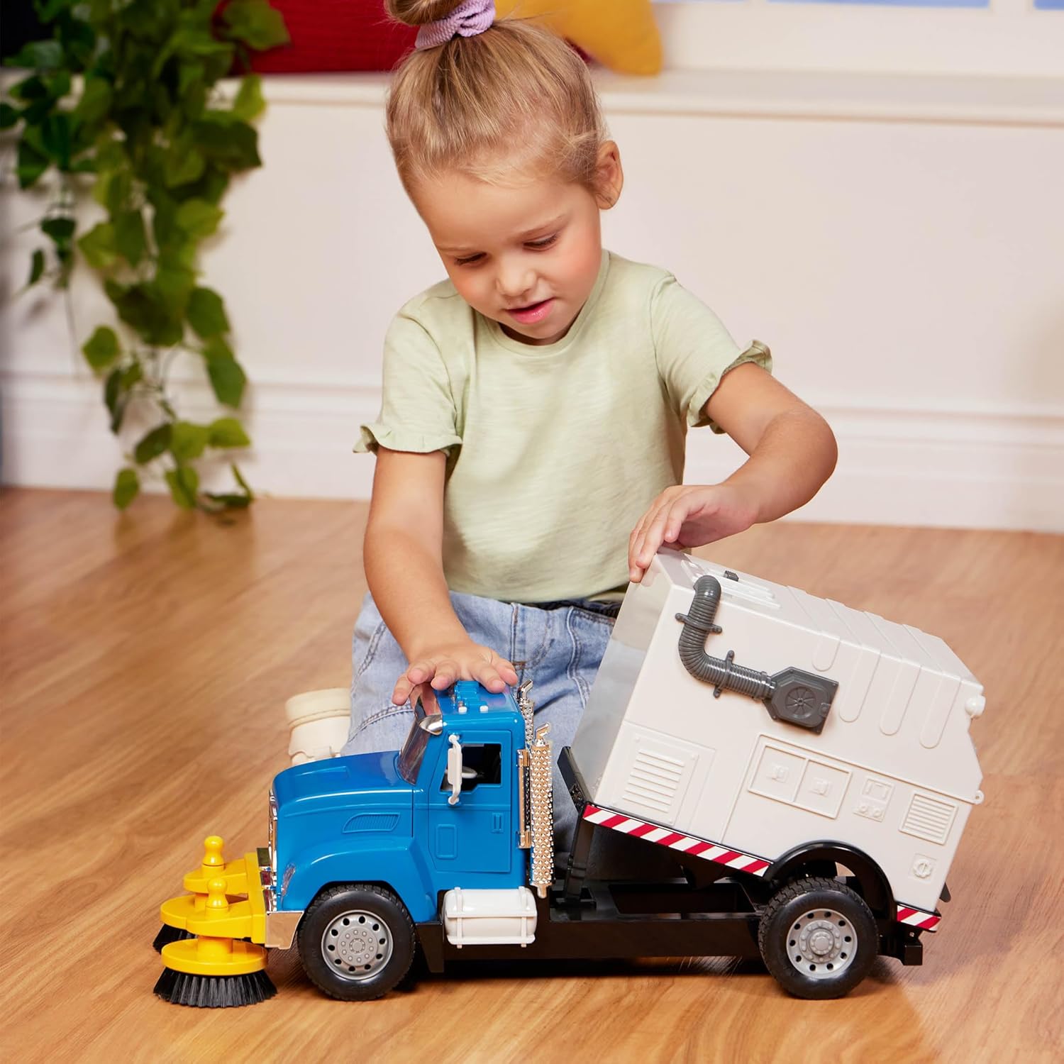 1:16 Scale Electric Street Sweeper Toy Truck H9755