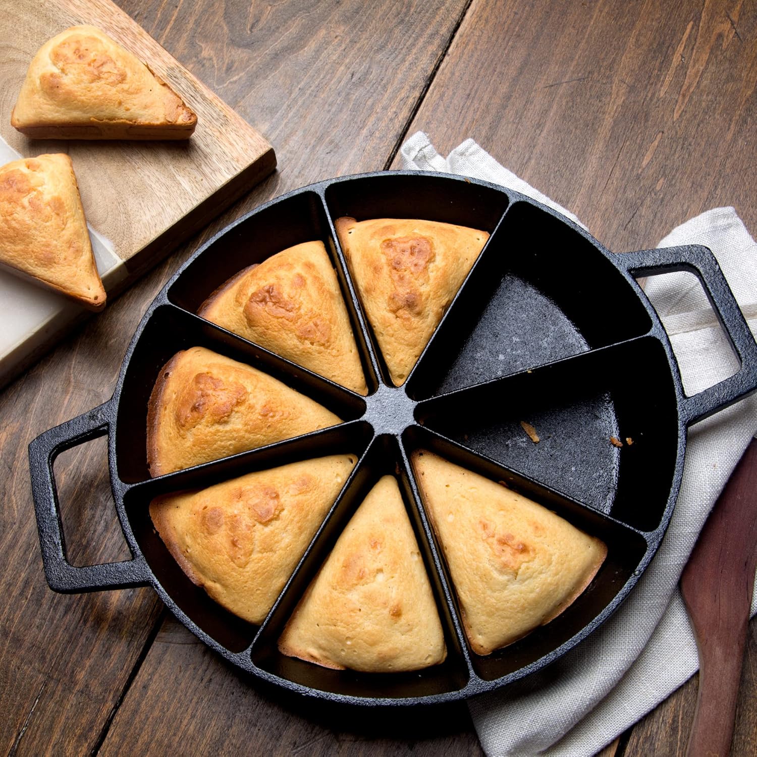 10-in Cast Iron Wedge Cornbread Skillet Q197