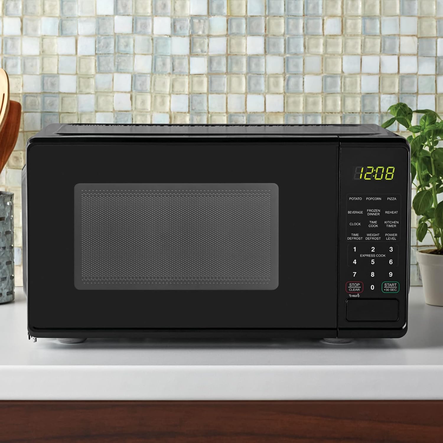 0.7 Cu ft Compact Countertop Microwave Oven, Black M928596
