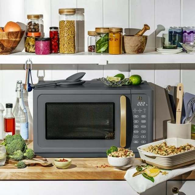 1.1 Cu ft 1000 Watt Sensor Microwave Oven (Gray) O955