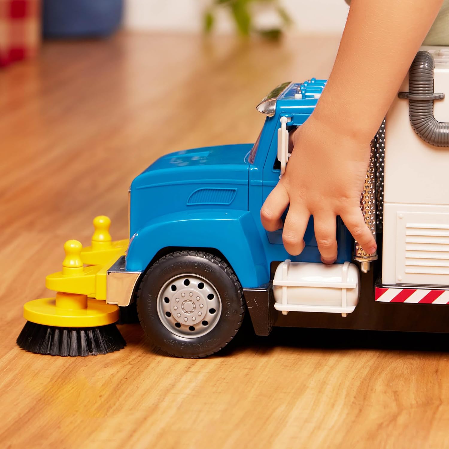 1:16 Scale Electric Street Sweeper Toy Truck H9755