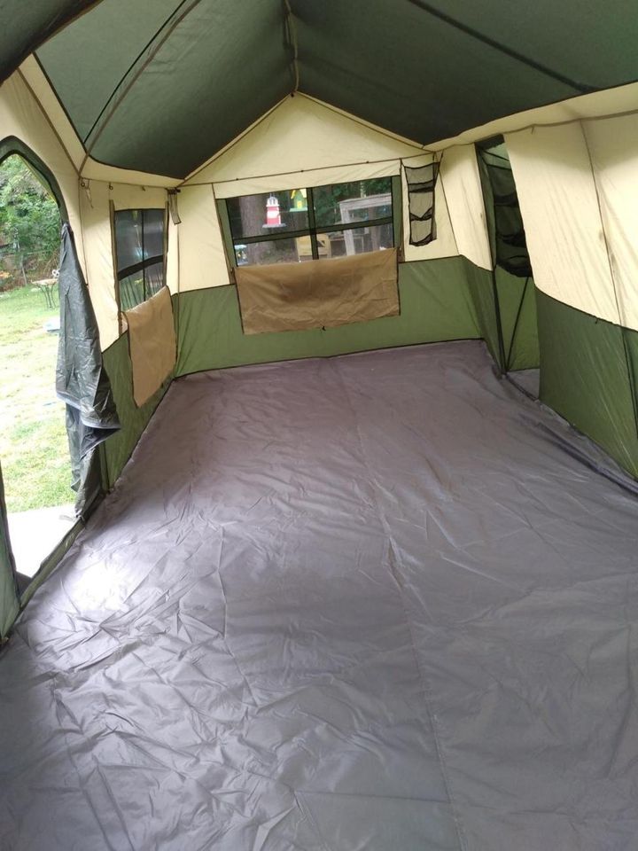 12 Person Cabin Tent H3374